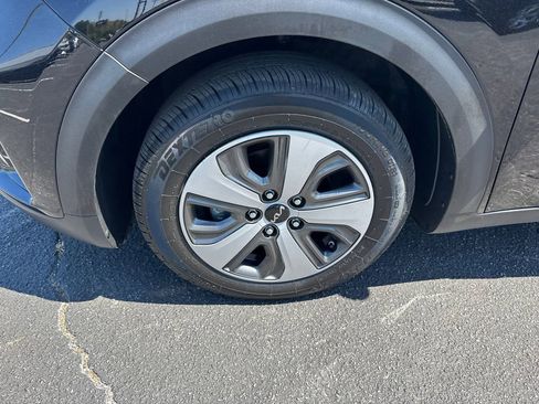 Used 2022 Kia Niro LX image 12