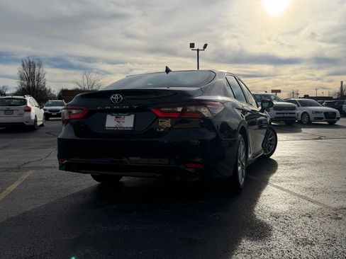 Used 2021 Toyota Camry LE image 14