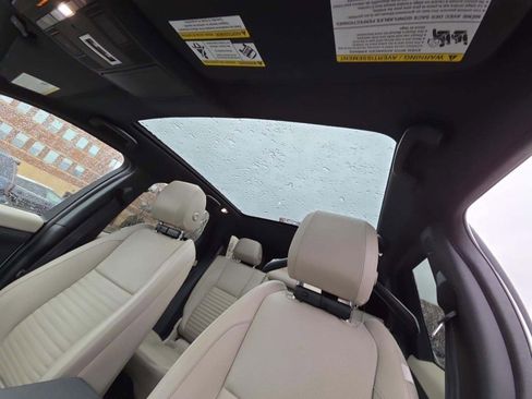 Used 2020 Land Rover Discovery Sport SE image 9