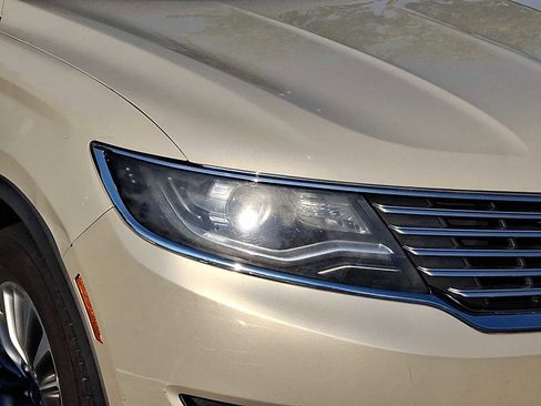 Used 2016 Lincoln MKX Select w/ Select Plus Package AWD/4WD image 4