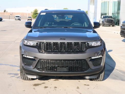New 2025 Jeep Grand Cherokee Limited w/ Black Appearance Package image 10