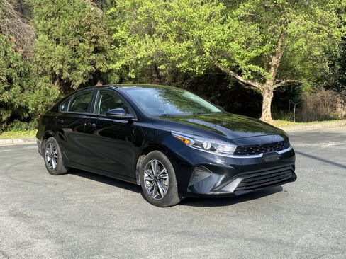 Used 2024 Kia Forte LXS image 2