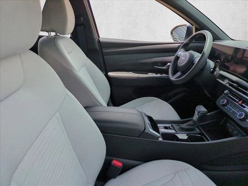 Used 2025 Hyundai Santa Cruz SE FWD image 19