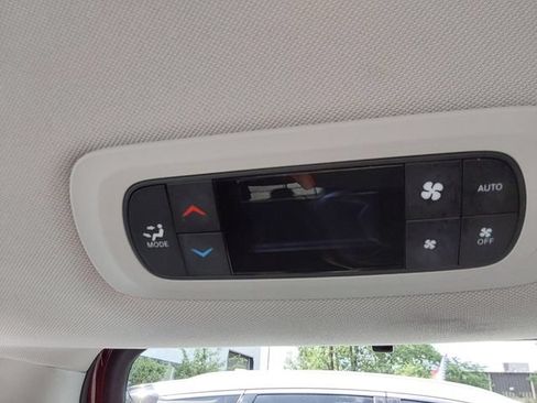 Used 2023 Chrysler Pacifica Touring-L FWD image 45