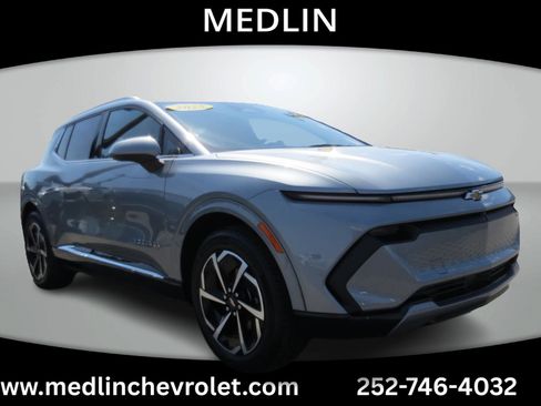 Used 2025 Chevrolet Equinox EV LT w/ Convenience Package FWD image 2
