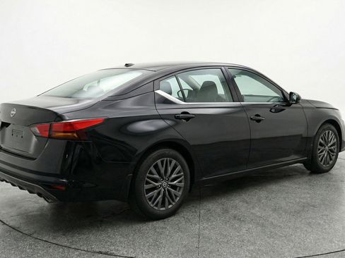 Used 2025 Nissan Altima 2.5 SV FWD image 9