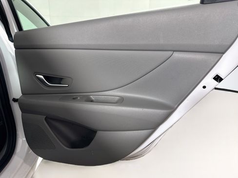 Used 2025 Hyundai Elantra SEL FWD image 30