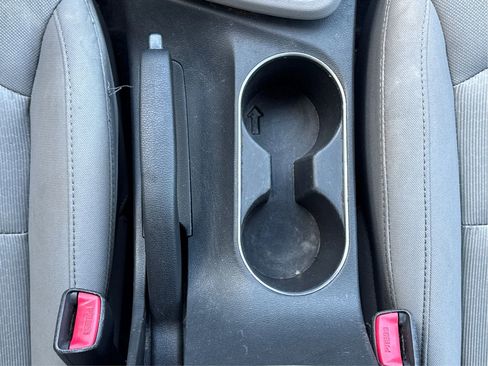 Used 2017 Hyundai Elantra SE image 16