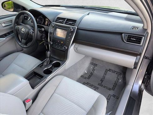 Used 2017 Toyota Camry LE image 21