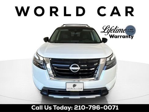 Used 2025 Nissan Pathfinder Platinum image 9