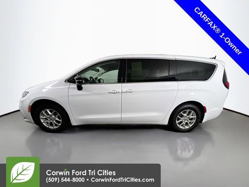 Used 2024 Chrysler Pacifica Touring-L image 6