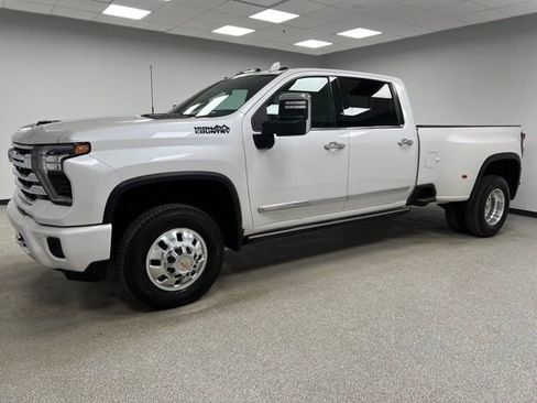 Used 2024 Chevrolet Silverado 3500 High Country w/ High Country Premium Package AWD/4WD image 6