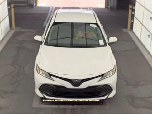Used 2018 Toyota Camry LE FWD image 2