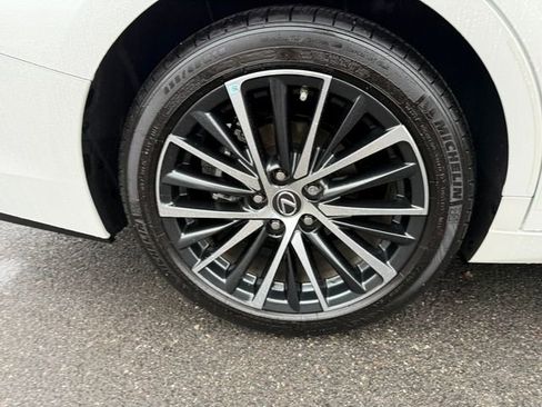 Certified 2024 Lexus ES 350 w/ Premium Package image 11