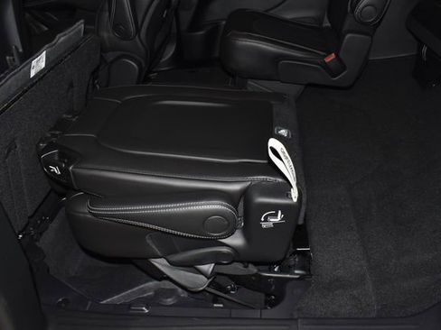 New 2026 Chrysler Pacifica Select FWD image 30