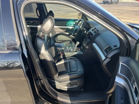 Used 2017 Ford Explorer XLT w/ Equipment Group 202A image 17