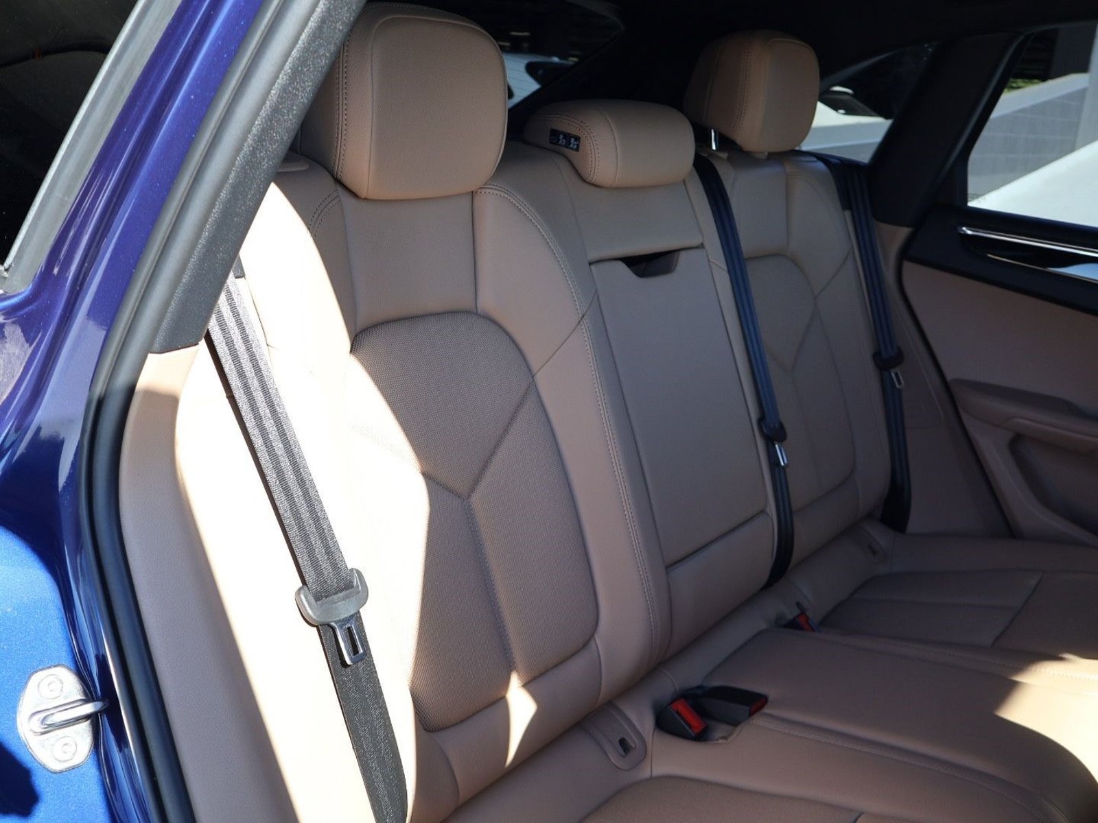 Certified 2025 Porsche Macan AWD/4WD image 22