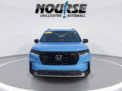 Certified 2025 Honda Pilot TrailSport image 3