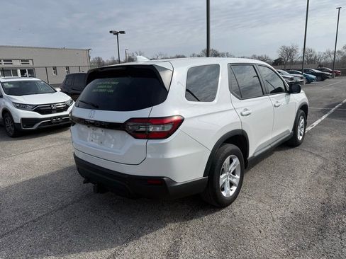 Used 2023 Honda Pilot LX image 5