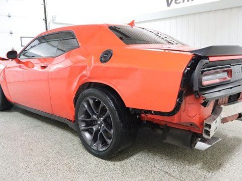 Used 2016 Dodge Challenger SRT RWD image 3