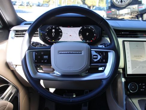 Used 2023 Land Rover Range Rover SE image 16