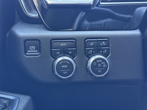 Certified 2025 GMC Sierra 1500 SLT AWD/4WD image 31