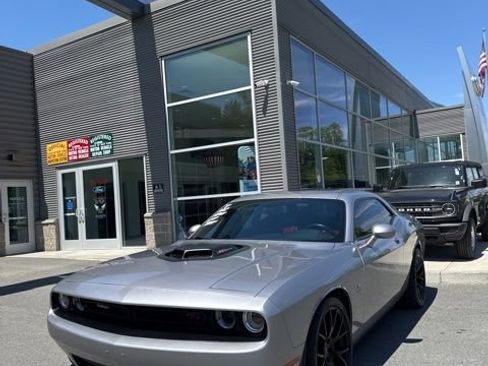Used 2017 Dodge Challenger R/T Scat Pack RWD image 1