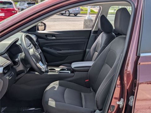 Used 2024 Nissan Altima 2.5 SV FWD image 15