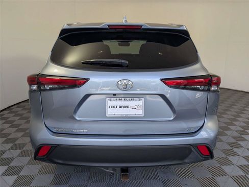 Used 2023 Toyota Highlander XLE FWD image 7