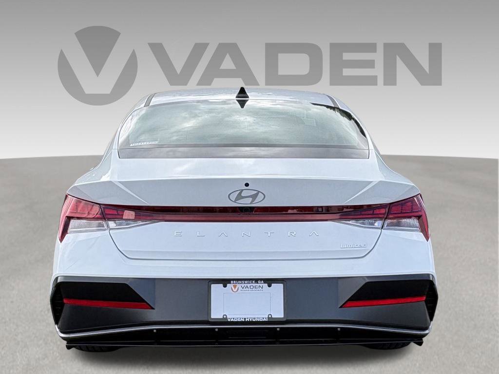 New 2026 Hyundai Elantra SE FWD image 3