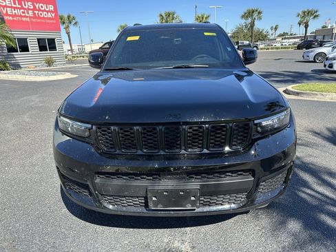 Used 2025 Jeep Grand Cherokee L Altitude image 9