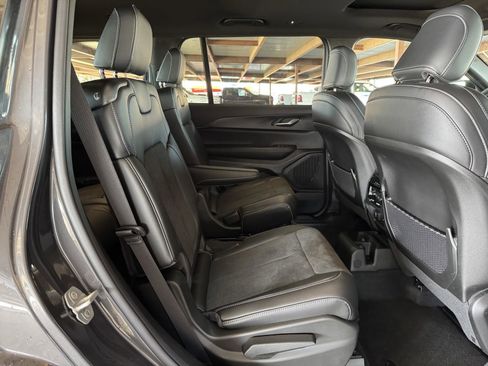 Used 2025 Jeep Grand Cherokee L Altitude image 37