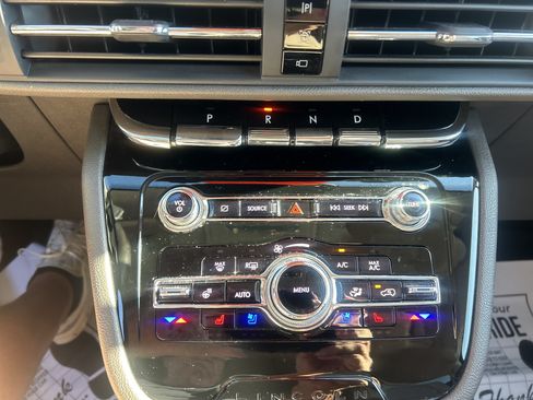 Used 2021 Lincoln Corsair Reserve w/ Equipment Group 201A FWD image 23