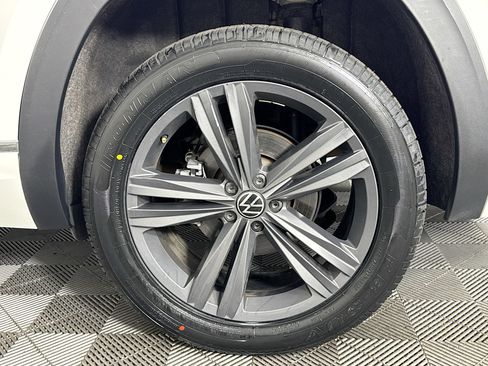 Used 2021 Volkswagen Atlas SE image 36