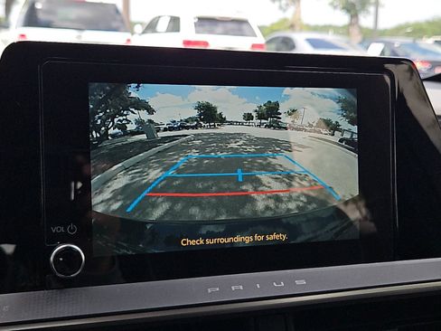 Used 2025 Toyota Prius XLE FWD image 17