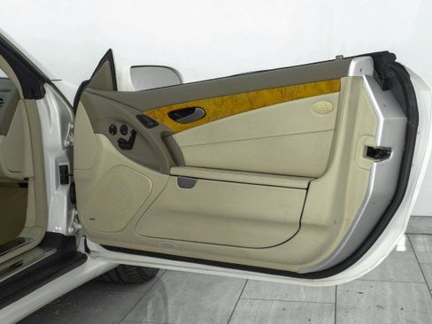 Used 2008 Mercedes-Benz SL 550 image 37