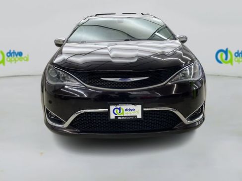 Used 2018 Chrysler Pacifica Limited FWD image 15