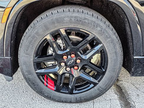 Used 2023 Chevrolet Traverse Premier w/ Redline Edition image 7