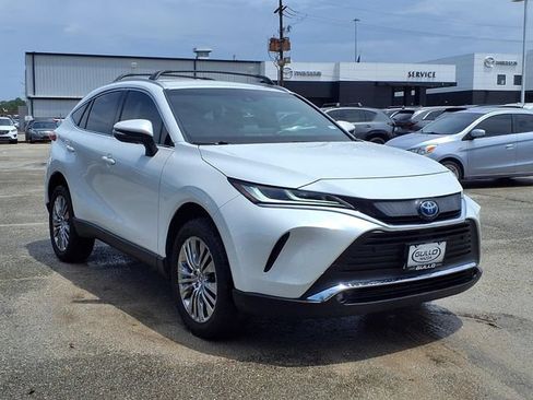 Used 2024 Toyota Venza XLE AWD/4WD image 4