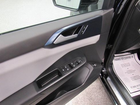 Used 2022 Volkswagen Taos SE image 31