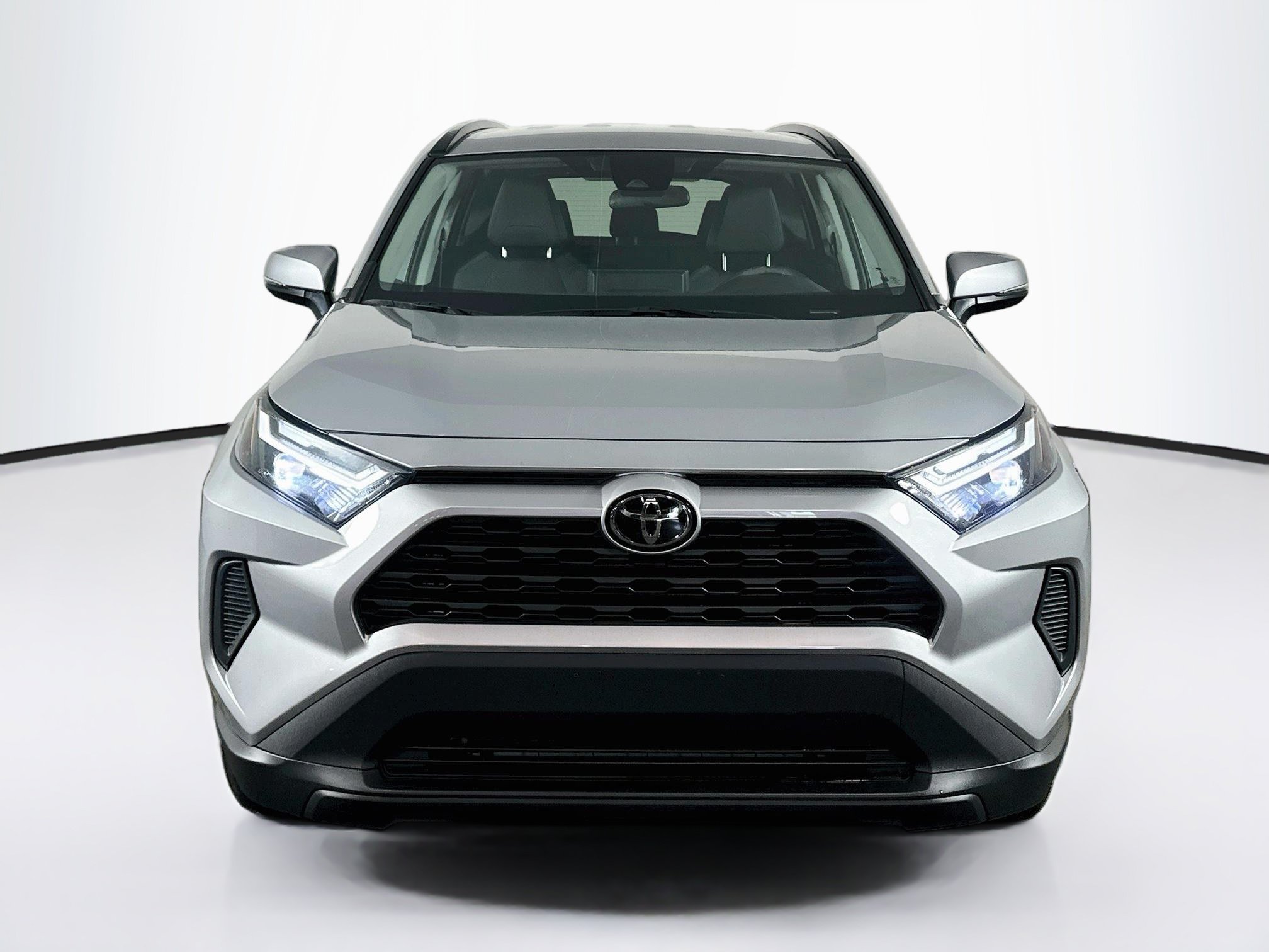 Used 2023 Toyota RAV4 XLE AWD/4WD image 2