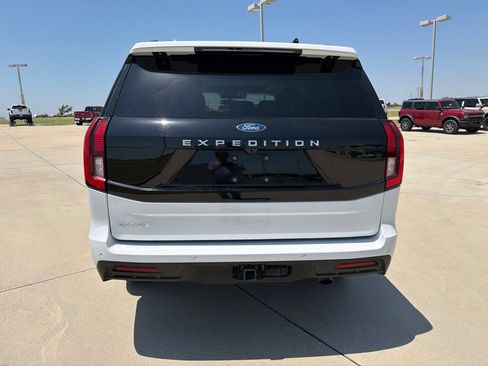 Used 2025 Ford Expedition Active AWD/4WD image 4