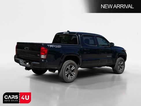 Used 2017 Toyota Tacoma TRD Sport w/ Tow Package AWD/4WD image 7