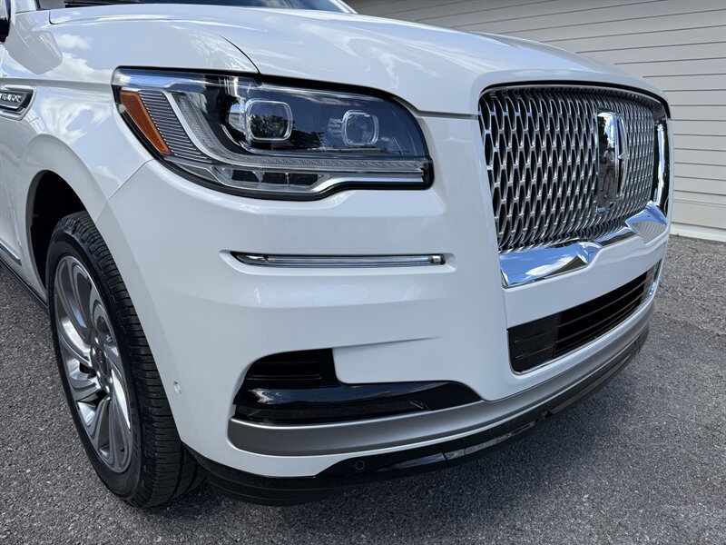Used 2024 Lincoln Navigator Reserve AWD/4WD image 4