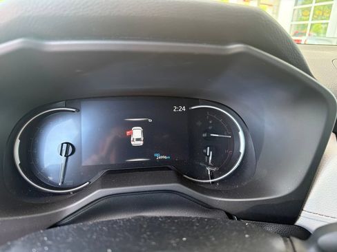 Used 2024 Toyota RAV4 XLE w/ Convenience Package FWD image 5