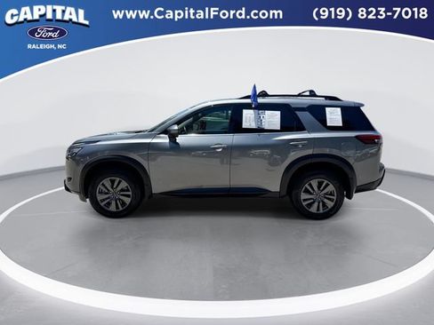 Used 2025 Nissan Pathfinder SV FWD image 5