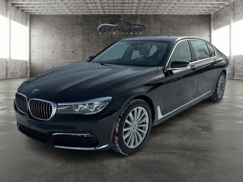 Used 2018 BMW 740i xDrive image 8