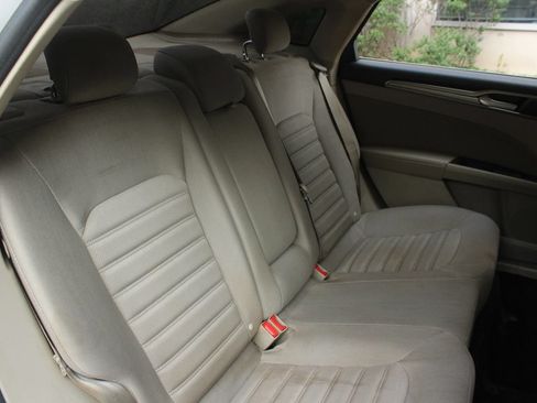 Used 2018 Ford Fusion SE FWD image 21