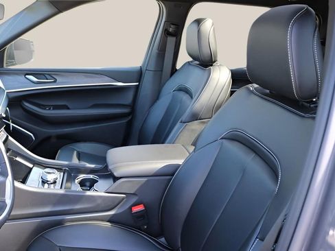 New 2026 Jeep Grand Cherokee L Limited w/ Limited Altitude Package AWD/4WD image 12