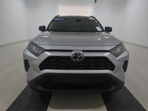 Used 2019 Toyota RAV4 LE image 2